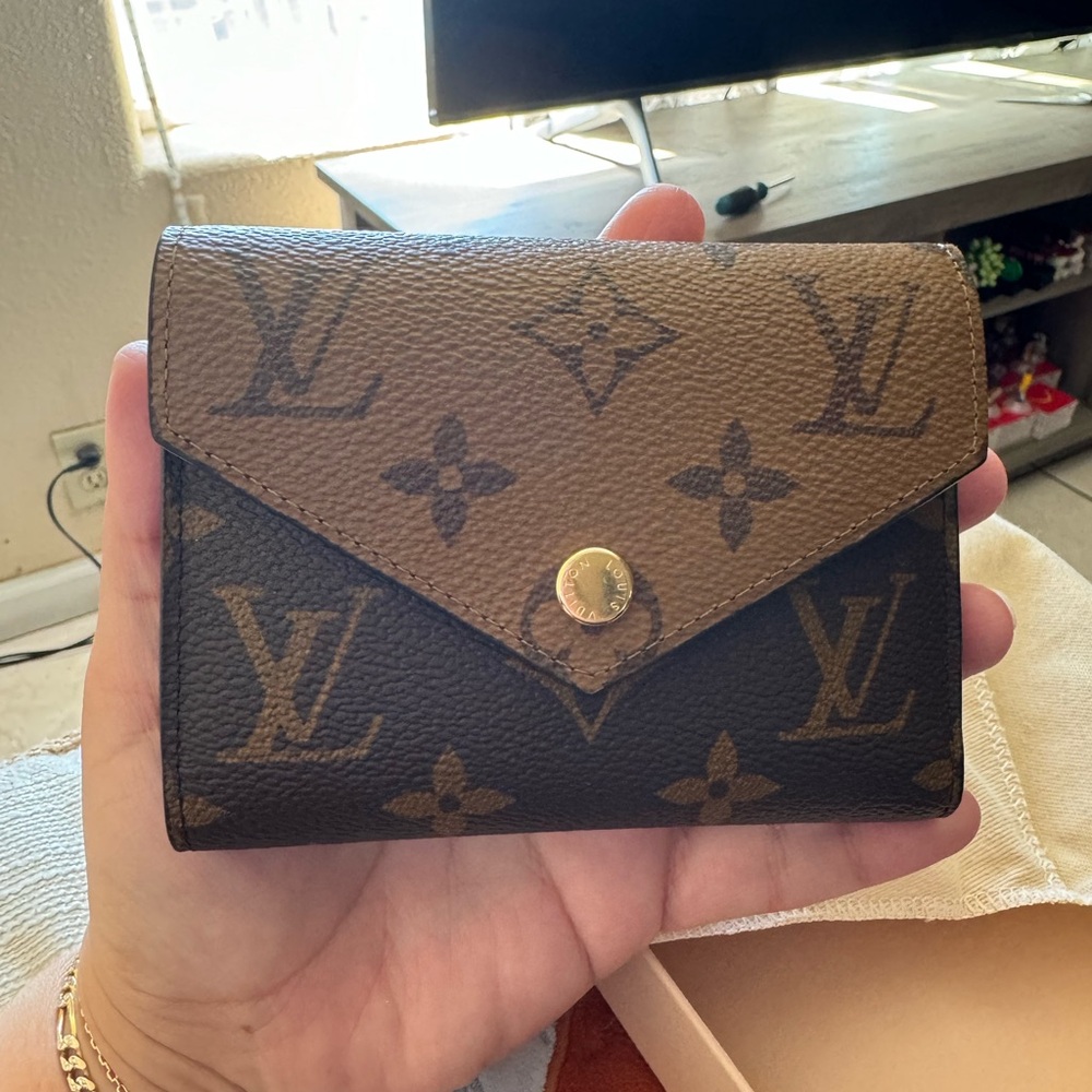 New Louis vuitton victorine wallet